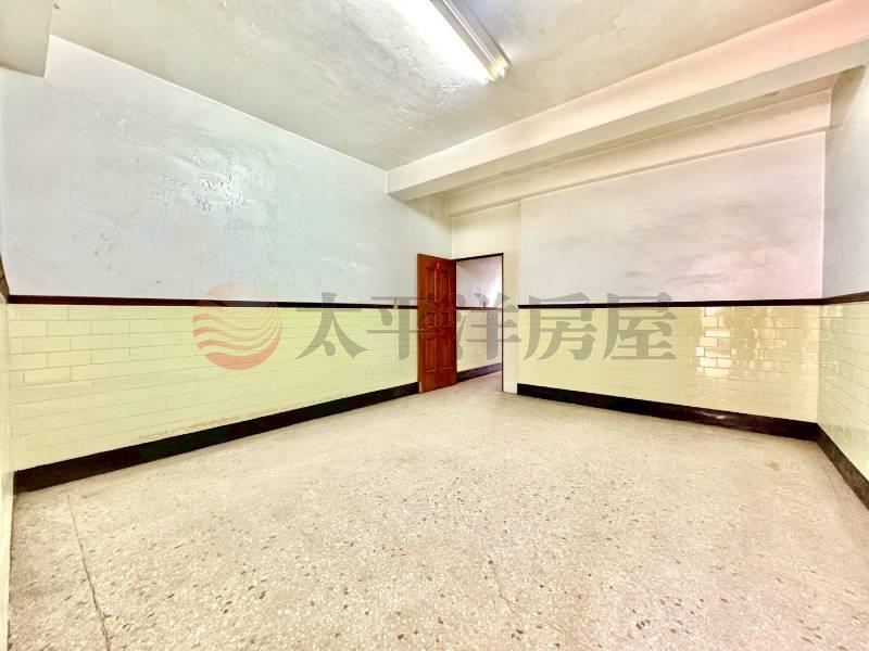 沙鹿家樂福巷內臨路透天 照片5