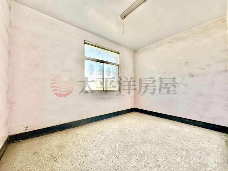 沙鹿家樂福巷內臨路透天 照片6