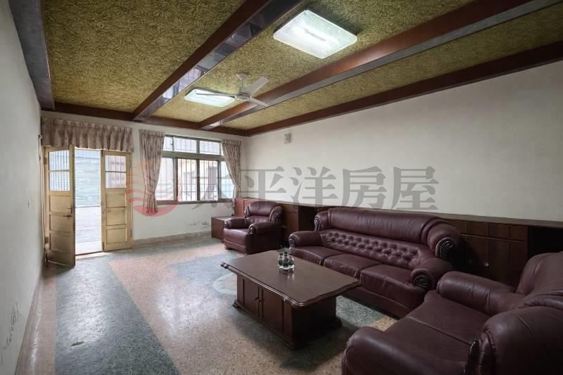 秒殺家樂福大地坪透天 照片3