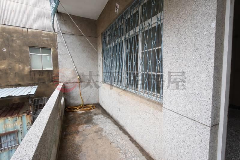 秒殺家樂福大地坪透天 照片6