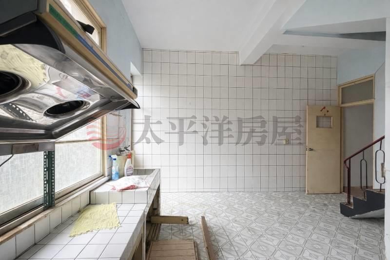 秒殺家樂福大地坪透天 照片9